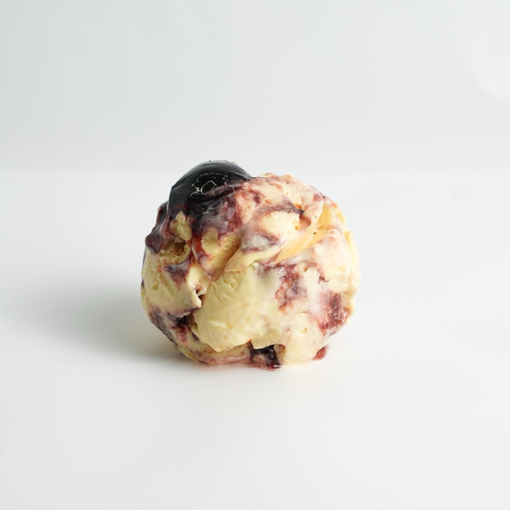 Peach a Cherry Tart gelato scoop